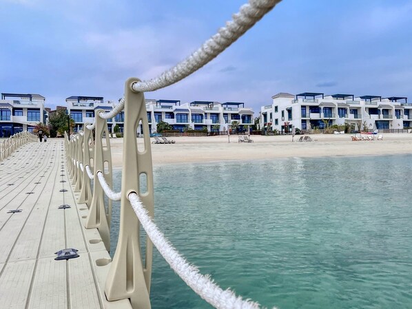 On the beach - Stunning Palm Villa with Roof Garden, Pool, Beach (Dubai)