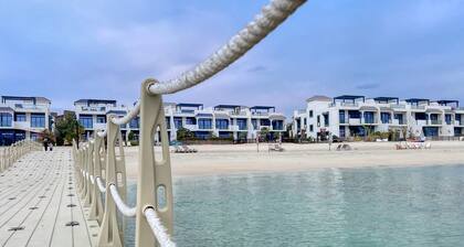 Stunning Palm Villa with Roof Garden, Pool, Beach