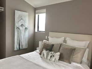 2 bedrooms, iron/ironing board, Internet, bed sheets