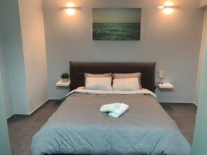 Departamento | 1 habitación, tabla de planchar con plancha, wifi gratis y ropa de cama