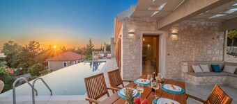 Pithari Sunset Villa