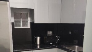 Apartment | Private kitchen - Ermou Superior Downtown Suite By Aesthetic Living (Athens)