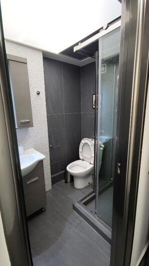 Apartment | Badezimmer | Dusche, Haartrockner, Handtücher