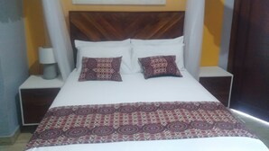 Quarto luxo, vista para a praia | Escrivaninha, espaço de trabalho para notebook