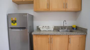 Fridge, microwave, oven, coffee/tea maker