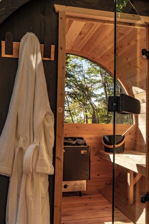 Interior - Le Windermere - British Inspired Thermal Escape (Sainte-Béatrix)