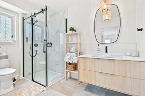 Dusche, Haartrockner, Shampoo