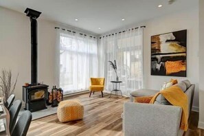 TV, fireplace, offices