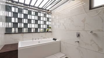 Suite | Bathroom