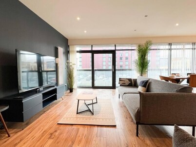 Lovely Spacious Apartment with Hydro & SECC