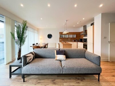 Lovely Spacious Apartment with Hydro & SECC