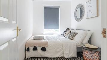 2 bedrooms, iron/ironing board, WiFi, bed sheets