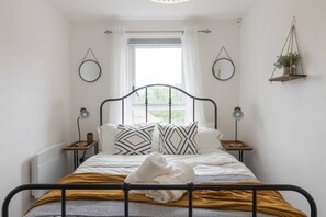 2 habitaciones, tabla de planchar con plancha, wifi y ropa de cama 