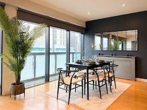 Dining - Lovely 2 Bed Duplex Apartment with Hydro Views (Glasgow City)