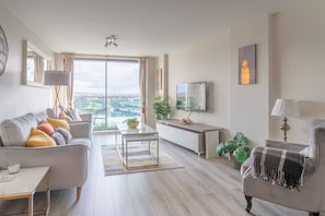 TV - Luxury Riverview City Centre Apartment 1 (Glasgow City)