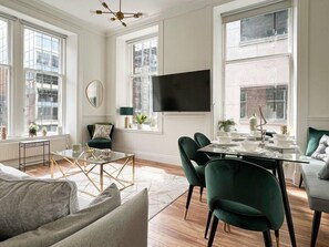 TV - Large Blythswood Residence (Glasgow City)