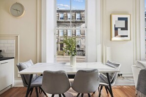 Dining - (G1) Elegant 2 bed Blythswood Apartment (Glasgow City)