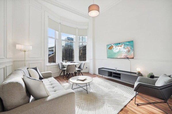 TV - (G2) Central 1 Bed Blythswood Flat (Glasgow City)