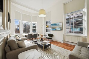 TV, offices - (G3) Grand 2 bed Blythswood Apartment (Glasgow City)