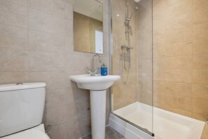 Shower, hair dryer - (G3) Grand 2 bed Blythswood Apartment (Glasgow City)