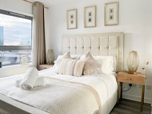 2 chambres, fer et planche à repasser, Wi-Fi, draps fournis