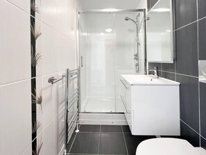 Douche, sèche-cheveux