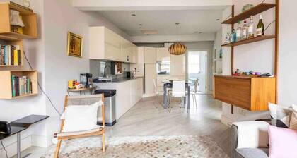 Modern Central 3-brs House With 3 Bths 2 Hottube