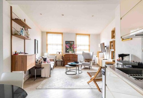 Modern Central 3-brs House With 3 Bths 2 Hottube