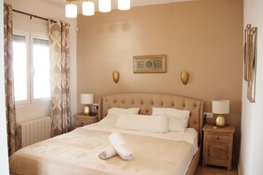 5 habitaciones, tabla de planchar con plancha y wifi