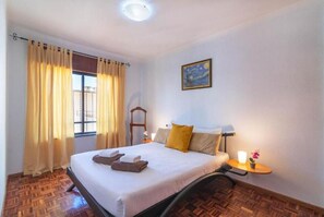 3 soverom, strykejern/-brett, reiseseng for barn og wi-fi (inkludert)