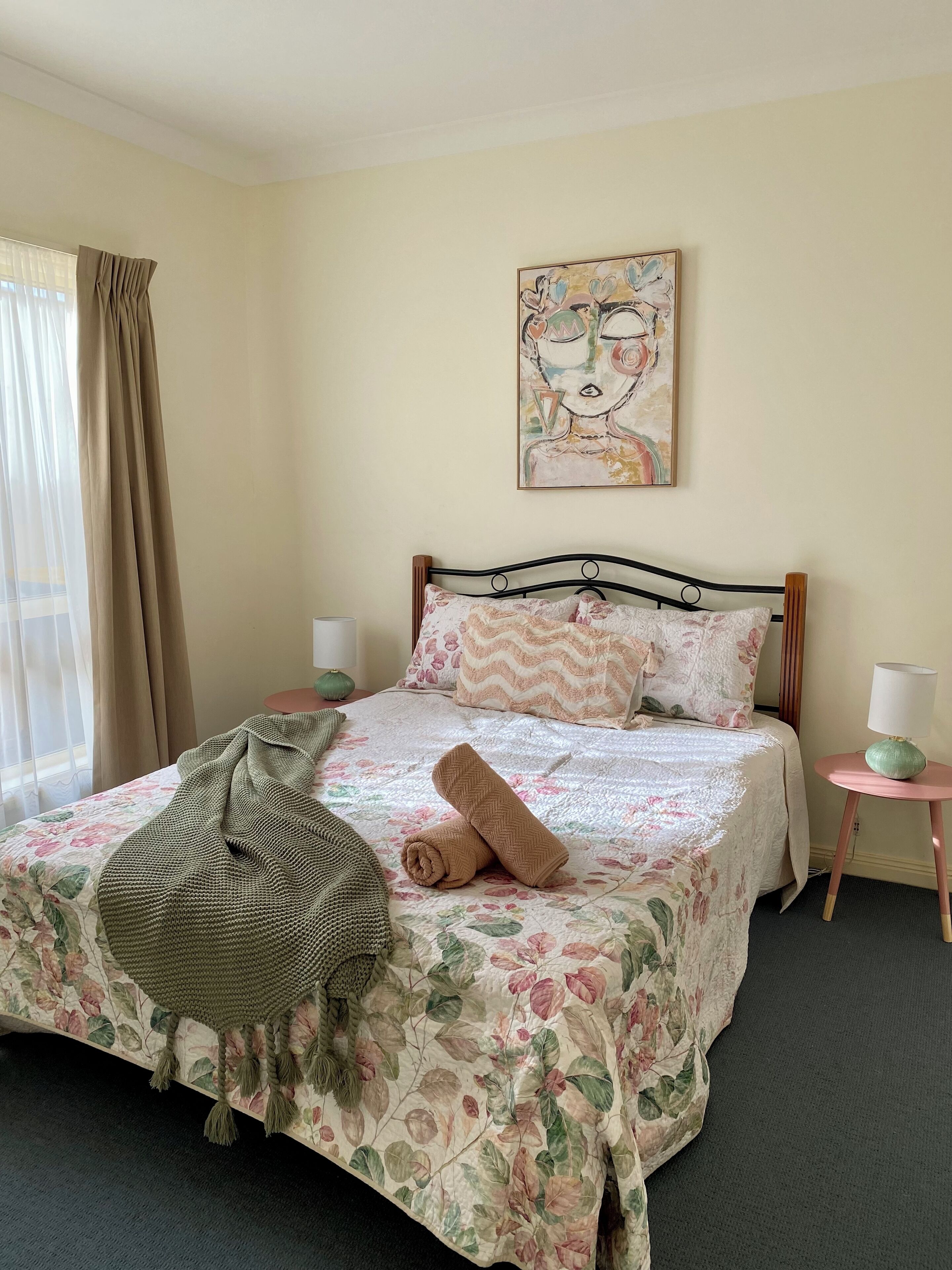 4 bedrooms, desk, iron/ironing board, travel crib