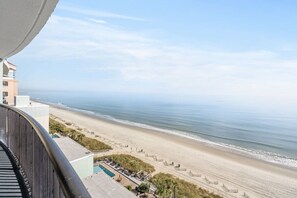 On the beach - Compass Cove Resort Unit 1216 - Oceanfront (Myrtle Beach)