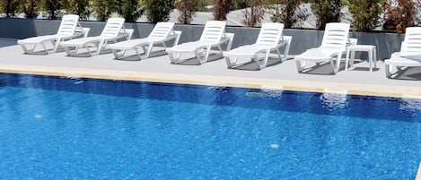 Seasonal outdoor pool, pool umbrellas