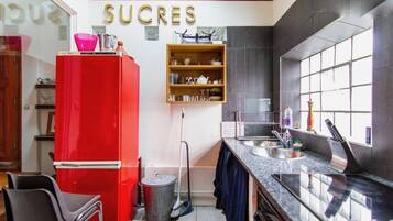 Micro-ondes, four, plaque de cuisson