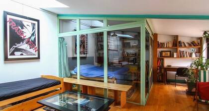 Quiet, spacious loft, very close to line 14 (metro)