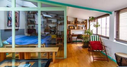 Quiet, spacious loft, very close to line 14 (metro)