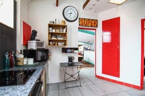 Microonde, forno, piano cottura