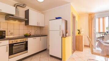 Căn hộ phong cách cổ điển | Bếp riêng | Tủ lạnh, lò nướng, bếp nấu, dụng cụ pha cà phê/trà