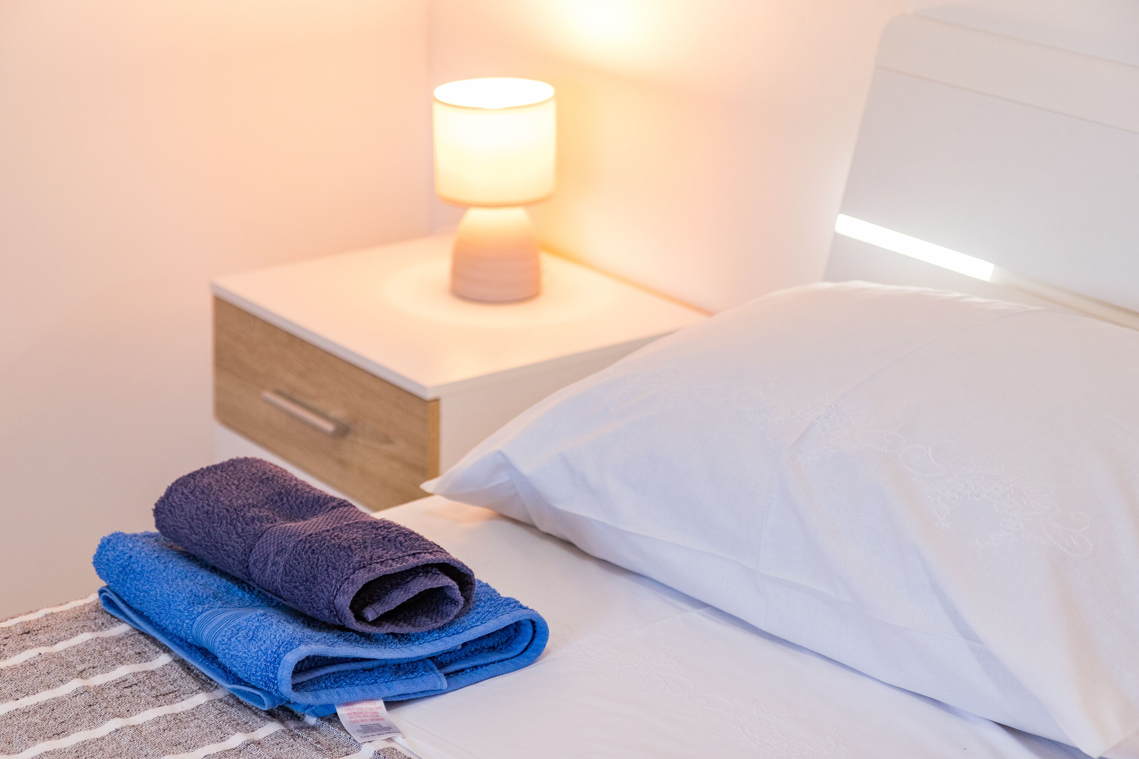 Departamento familiar | Ropa de cama de alta calidad y espacio para trabajar con laptop 