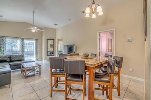 Dining - Pet friendly 5 Bed Villa w/pool & spa, set in peaceful community. Near WDW (Davenport)