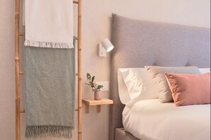 2 bedrooms, iron/ironing board, internet