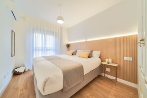 2 bedrooms, iron/ironing board, internet