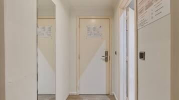 Room, 1 Bedroom, City View | Interior