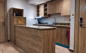 Premium bedding, down comforters, in-room safe, blackout drapes - Sunflower Residence Victoria Island (Lagos)