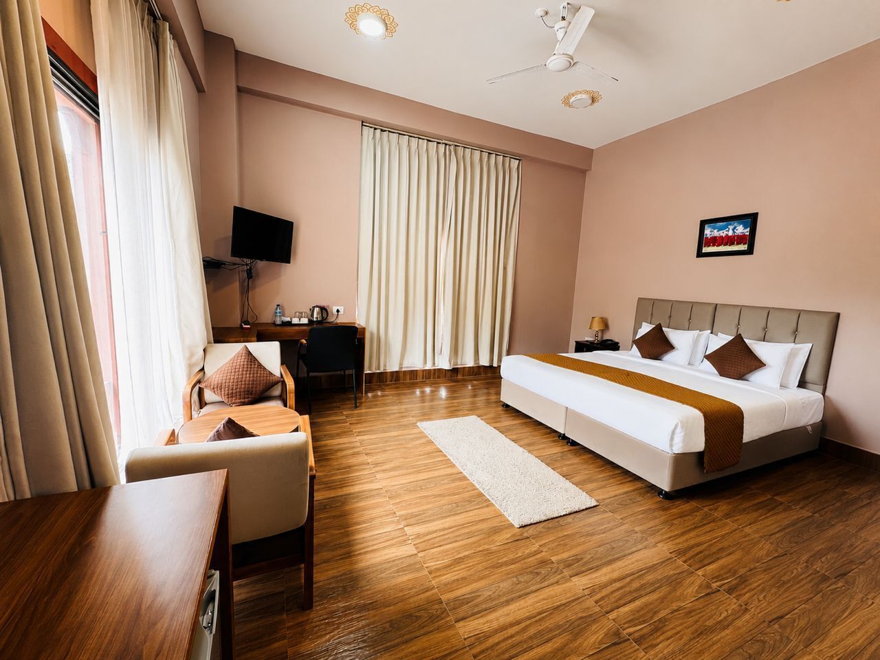 Superior Room | Minibar, individually decorated, soundproofing, iron/ironing board