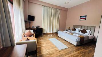 Deluxe Double or Twin Room | Minibar, individually decorated, soundproofing, iron/ironing board
