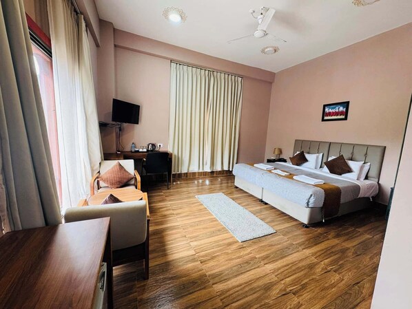 Deluxe Double or Twin Room | Minibar, individually decorated, soundproofing, iron/ironing board