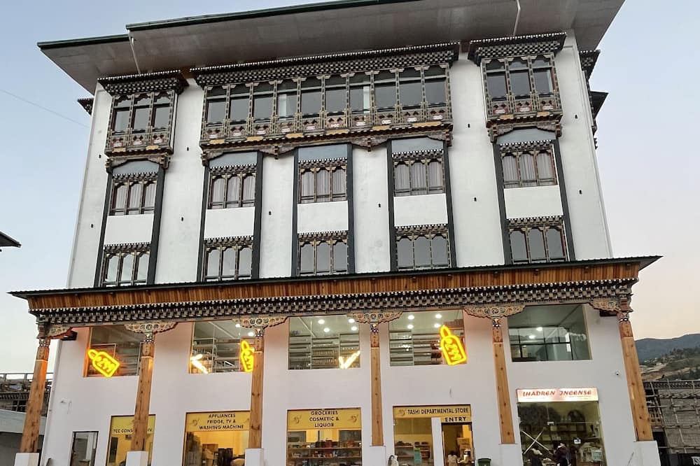 Tshongdu Boutique