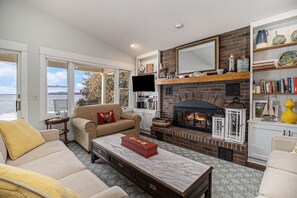 TV, fireplace