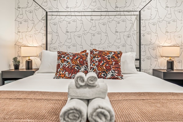 2 Schlafzimmer, Zimmersafe, Schreibtisch, Bügeleisen/Bügelbrett